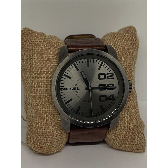 Diesel DZ1467 Mens Brown Leather Strap Analog Gray Dial Quartz Wrist Watch WFH60 - Picture 1 of 11